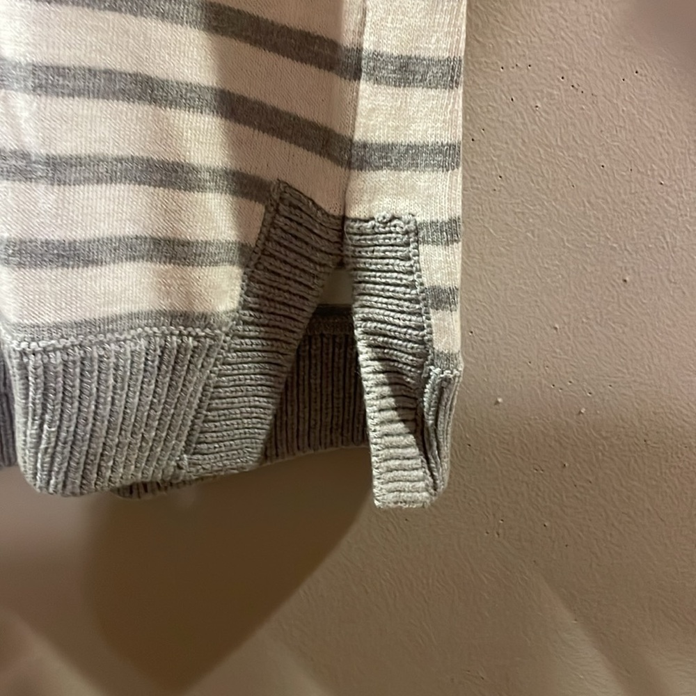 Gap Sweater - Picture 4 of 9